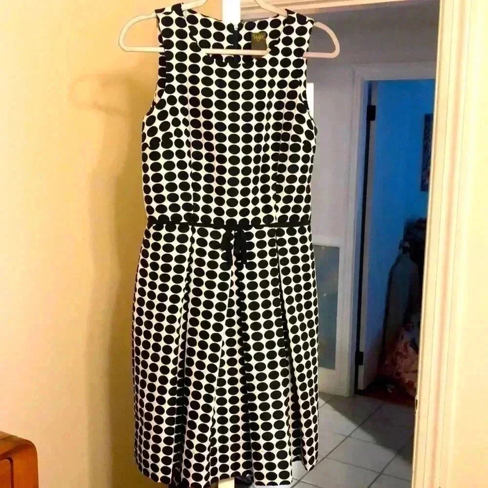 Taylor black and white polka dot sleeveless Aline dress.  Size 6